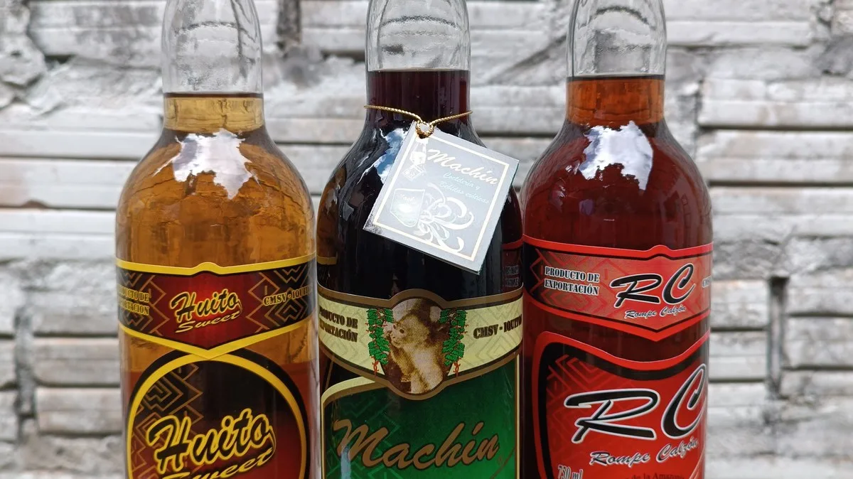 Licores típicos de Iquitos: botellas de HuitoSweet, Machín y RC Rompe Calzón